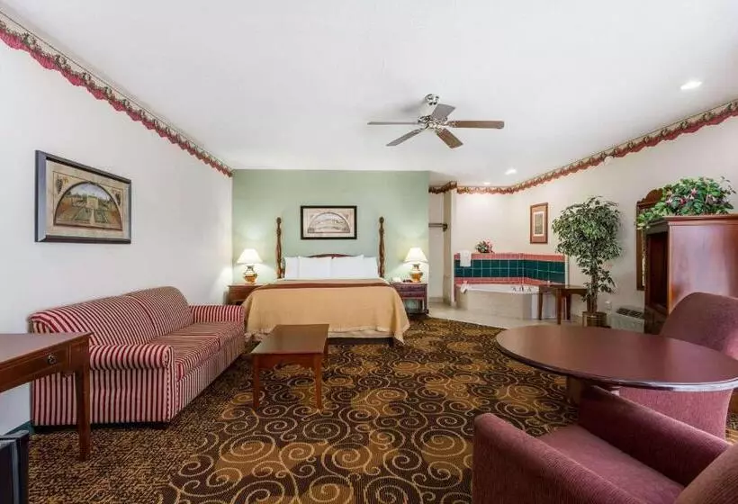 キングサイズベッドのデラックススイート, Days Inn By Wyndham Orangeburg