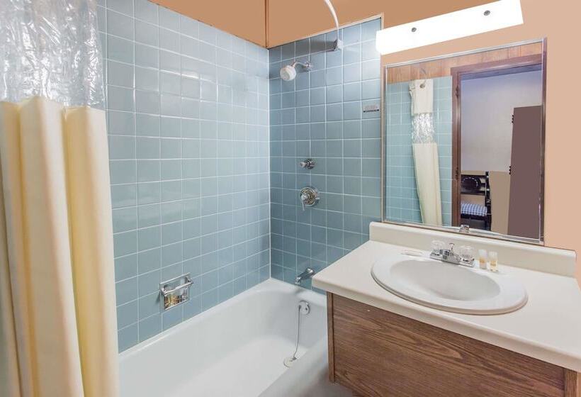 带2个双人床的标准工作室, Days Inn By Wyndham West Allis/milwaukee