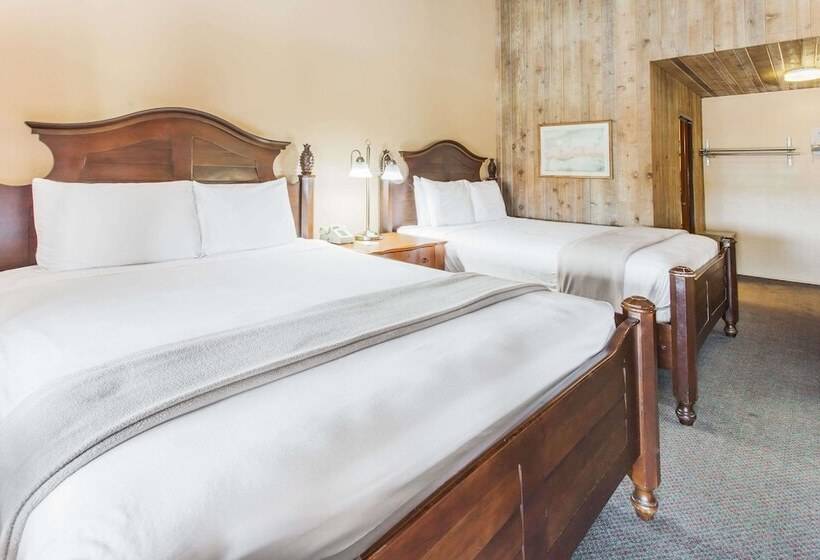 带2个双人床的标准工作室, Days Inn By Wyndham West Allis/milwaukee