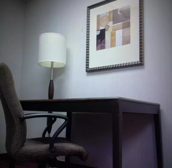 اتاق استاندارد با تخت بزرگ, Knights Inn Longview