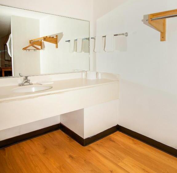 غرفة قياسية سرير كينج, Motel 6 Centralia, WA - East