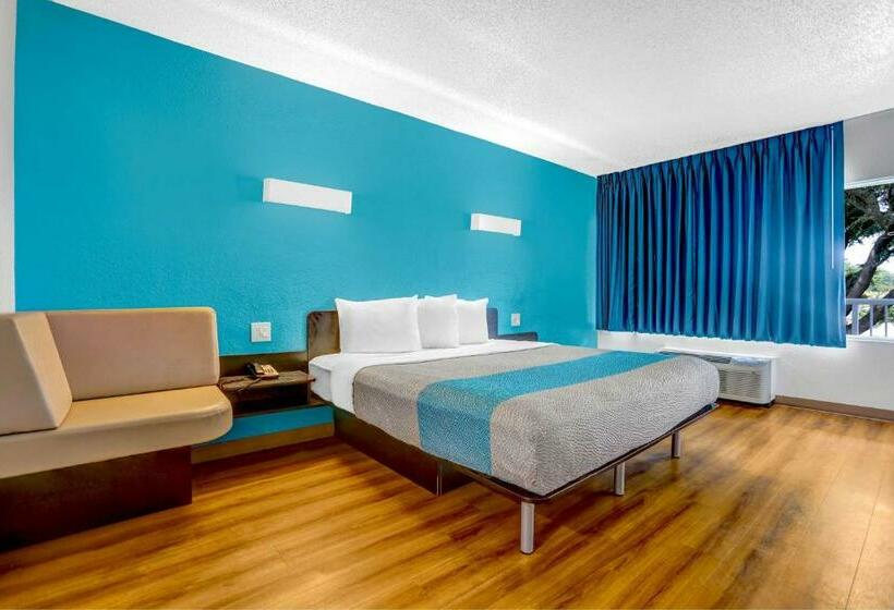 غرفة قياسية سرير كينج, Motel 6 Jacksonville, Nc