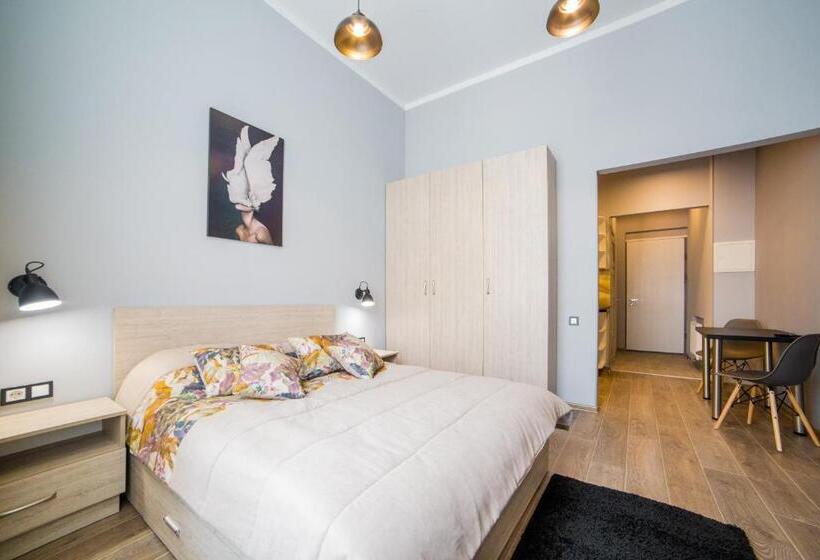 استودیوی استاندارد, Apart Hotel On Rynok Square