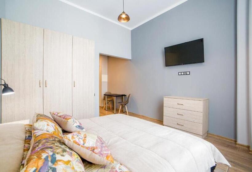 استودیوی استاندارد, Apart Hotel On Rynok Square