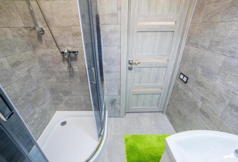 استودیوی استاندارد, Apart Hotel On Rynok Square