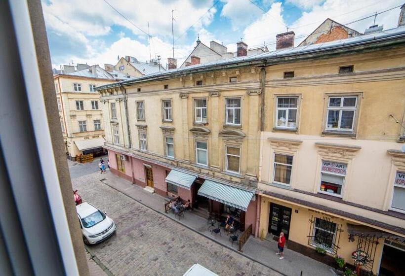 استودیوی استاندارد, Apart Hotel On Rynok Square