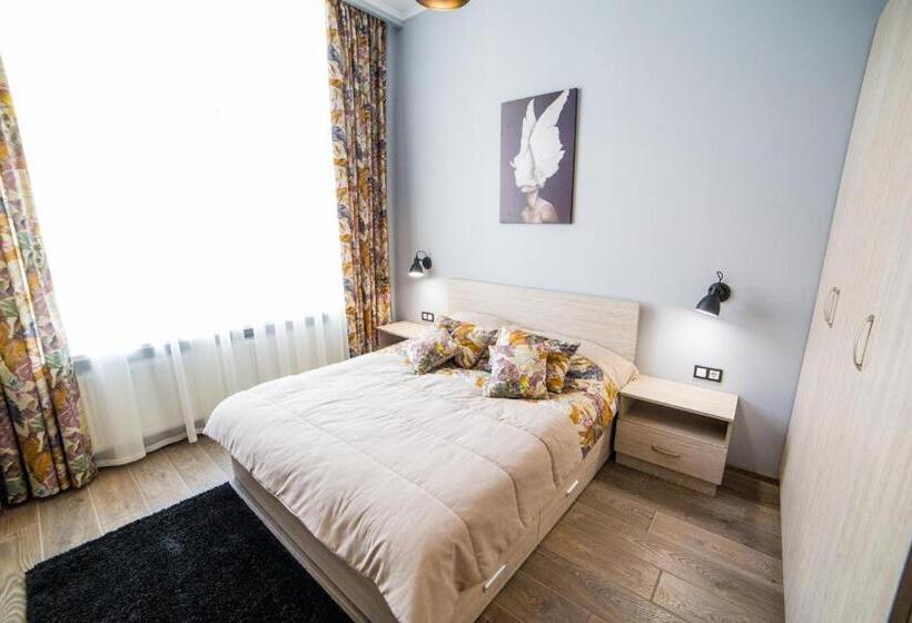 استودیوی استاندارد, Apart Hotel On Rynok Square