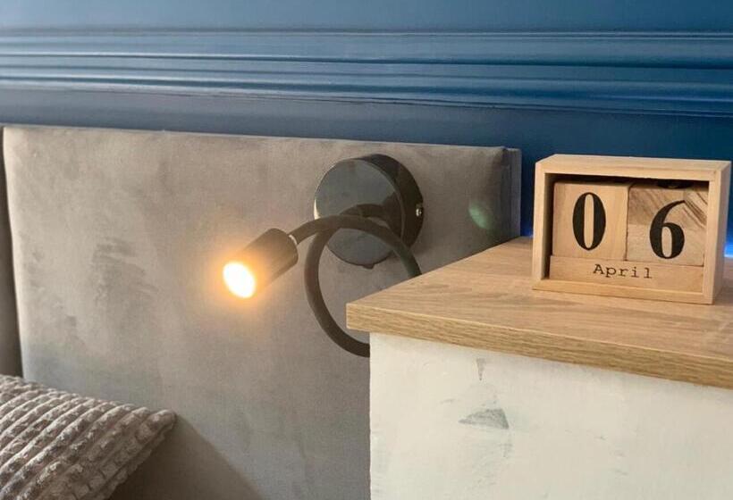 اتاق لوکس چهار تخته, Apart Hotel On Rynok Square