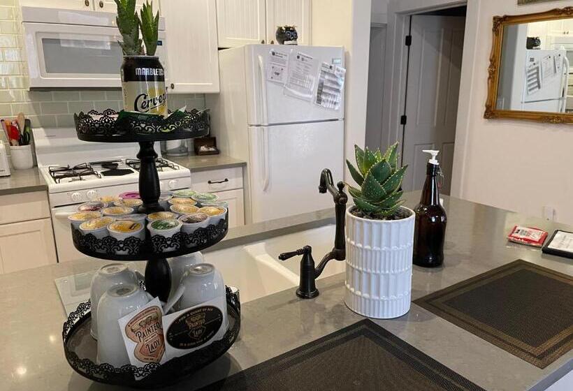 Suite Deluxe, Painted Lady Bed & Brew