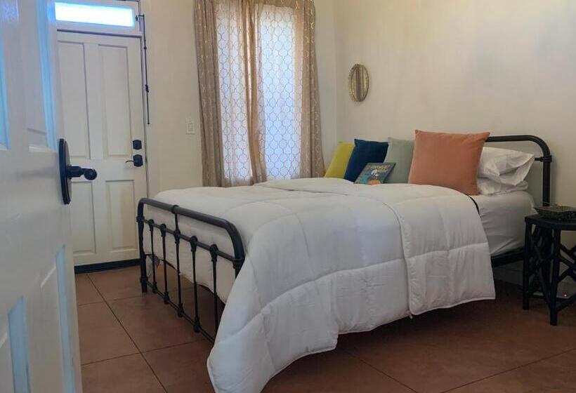 Suite Deluxe, Painted Lady Bed & Brew