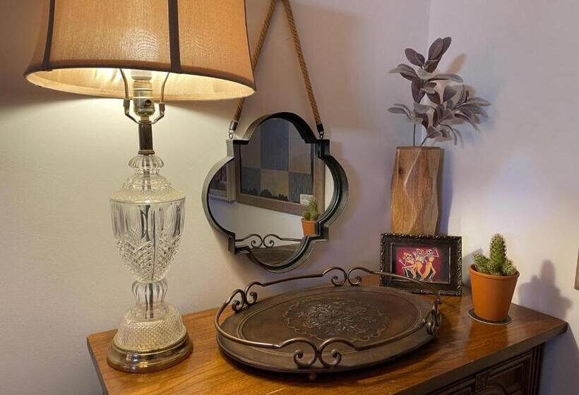 Suite Deluxe, Painted Lady Bed & Brew