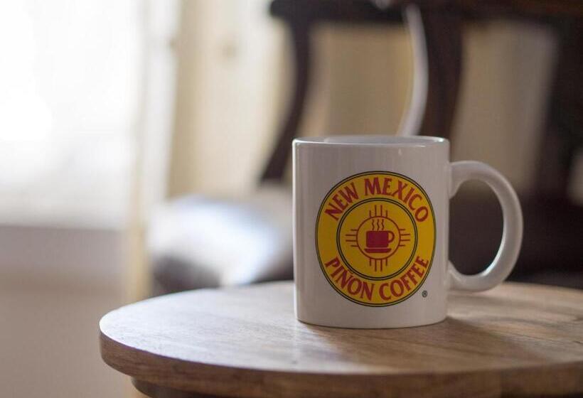 Suite Deluxe, Painted Lady Bed & Brew