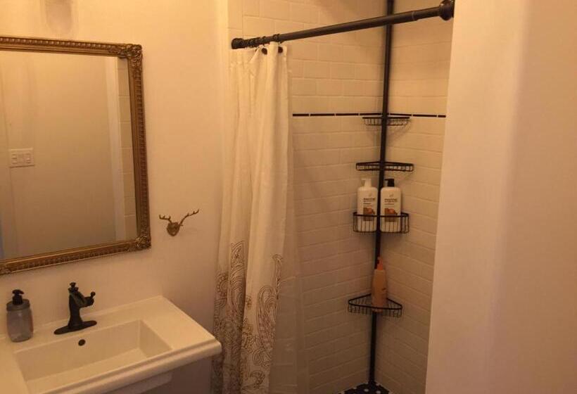 Suite Deluxe, Painted Lady Bed & Brew