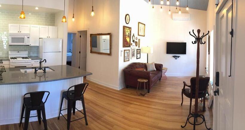 Suite Deluxe, Painted Lady Bed & Brew