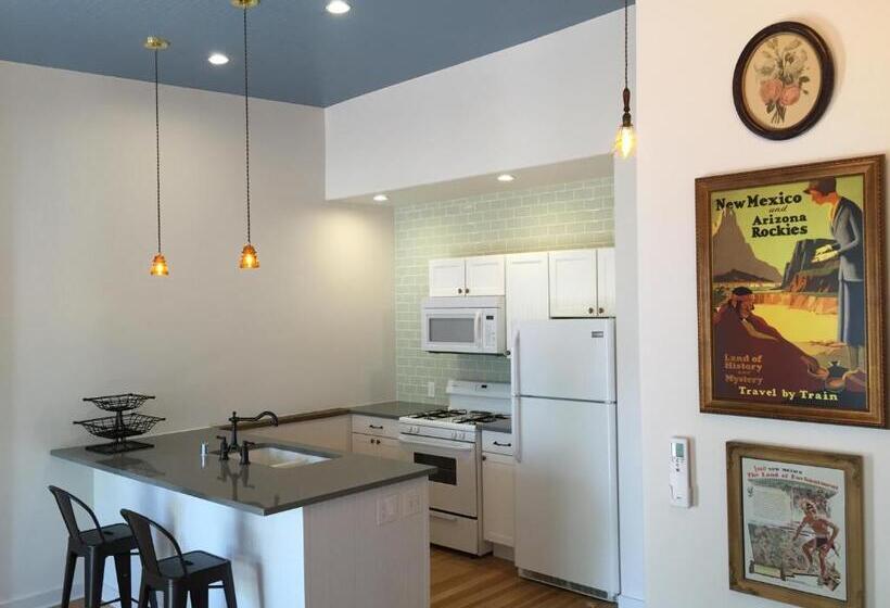 Suite Deluxe, Painted Lady Bed & Brew