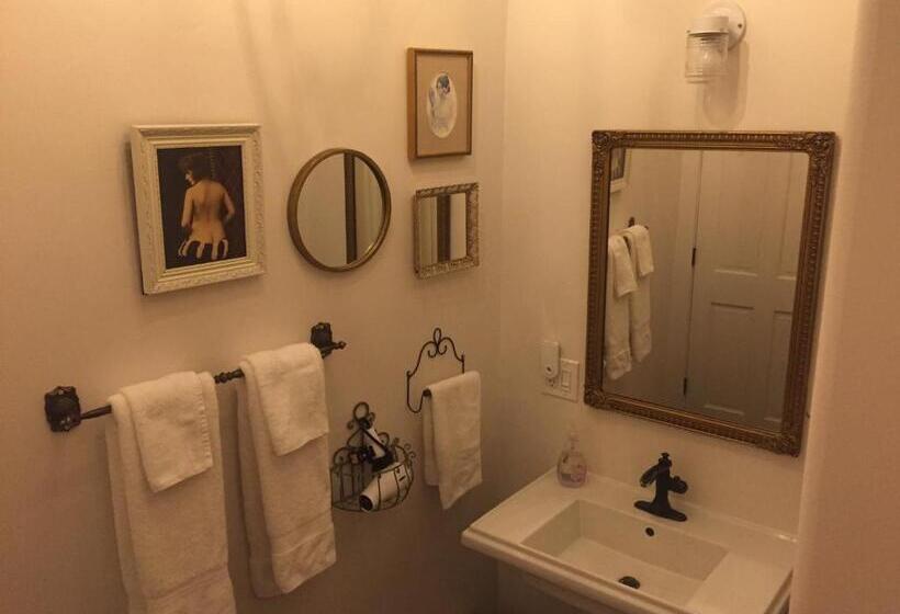 Suite Deluxe, Painted Lady Bed & Brew