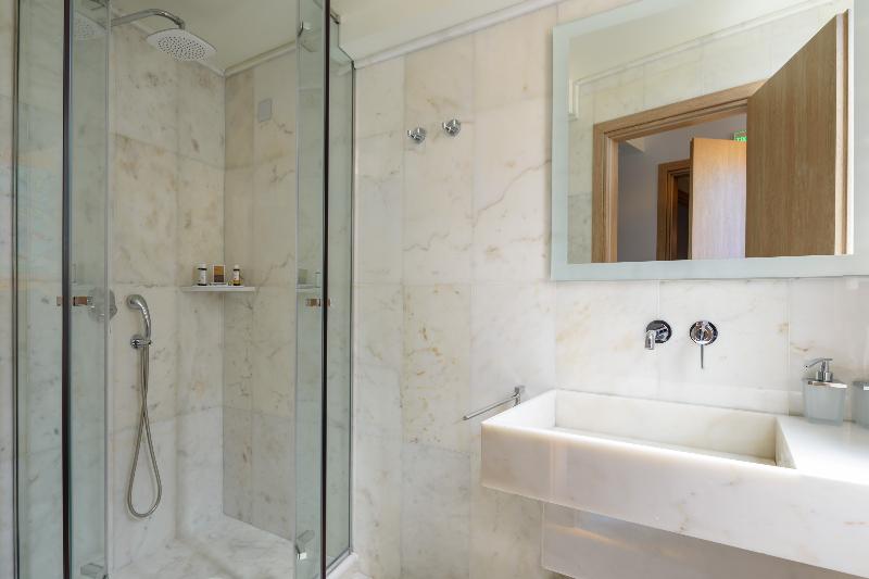 Lakosztály, Fos Downtown Suites