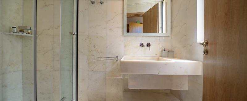 Lakosztály, Fos Downtown Suites