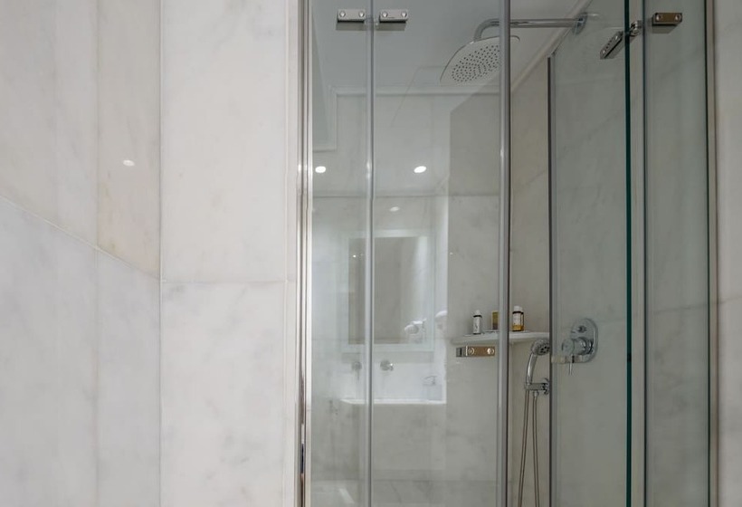 Háromágyas Standard Szoba, Fos Downtown Suites