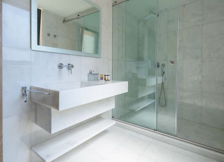 חדר סטנדרט לשלושה, Fos Downtown Suites