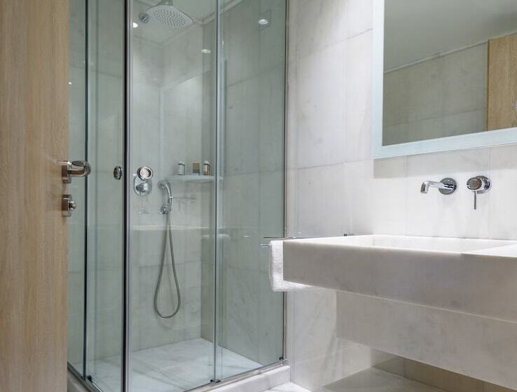 Háromágyas Standard Szoba, Fos Downtown Suites