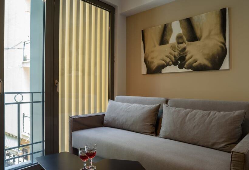 Háromágyas Standard Szoba, Fos Downtown Suites