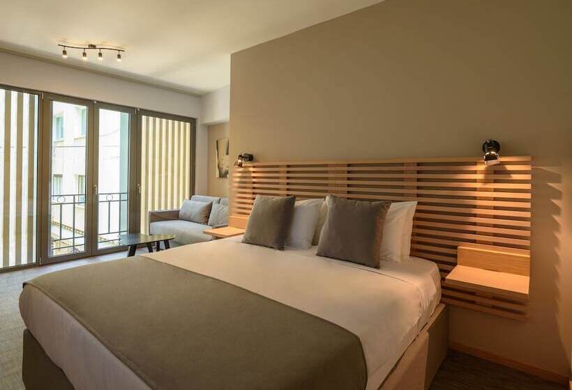 Háromágyas Standard Szoba, Fos Downtown Suites