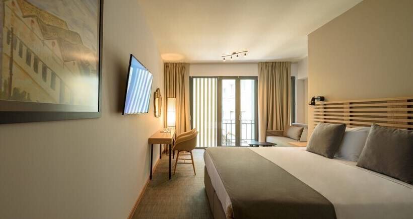 Háromágyas Standard Szoba, Fos Downtown Suites