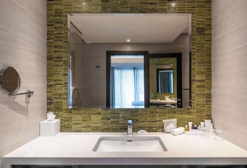 Junior Suite Park View, Radisson Blu Hotel & Residence Nairobi Arboretum