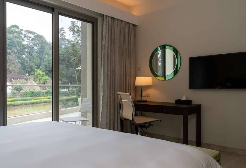 Junior Suite Park View, Radisson Blu Hotel & Residence Nairobi Arboretum