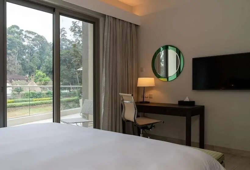 Junior Suite Park View, Radisson Blu Hotel & Residence Nairobi Arboretum