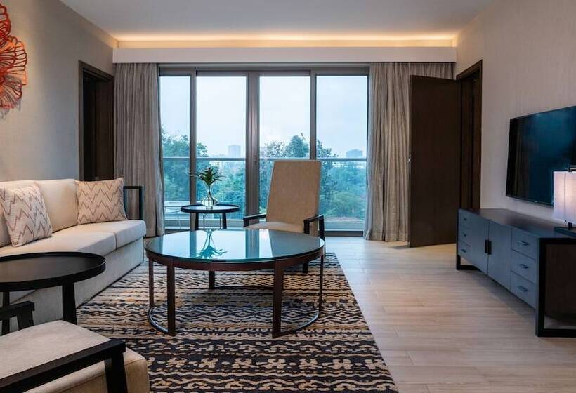 Junior Suite Park View, Radisson Blu Hotel & Residence Nairobi Arboretum