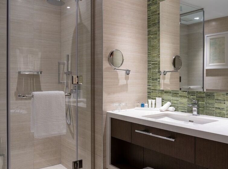 수피리어 룸 풀장 전망, Radisson Blu Hotel & Residence Nairobi Arboretum