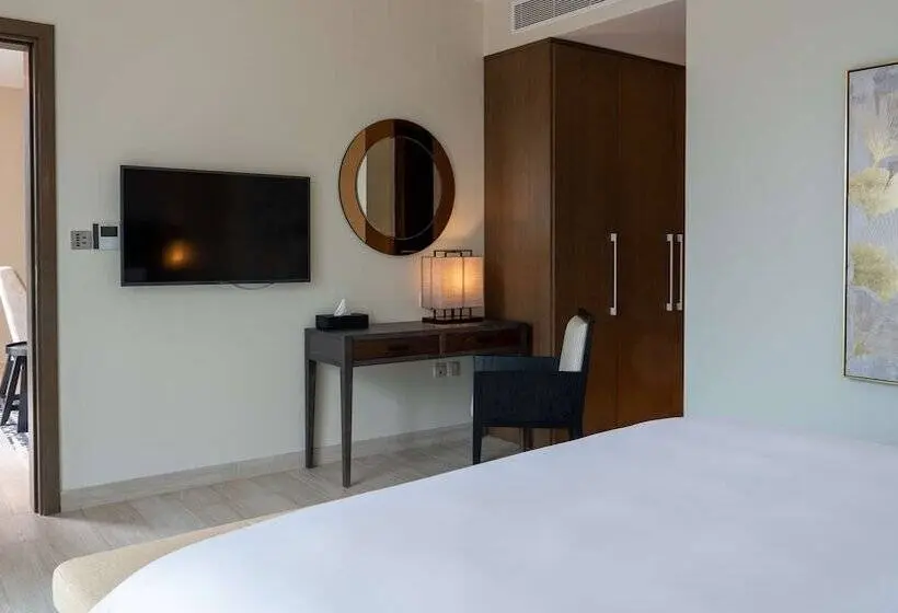 Superior-huone Allasnäkymä, Radisson Blu Hotel & Residence Nairobi Arboretum