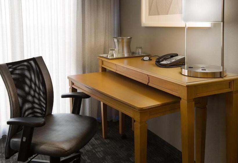 キングサイズベッドのスタンダードルーム, Courtyard by Marriott Fort Lauderdale Beach