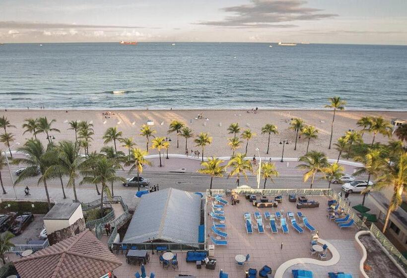 キングサイズベッドのスタンダードルーム, Courtyard by Marriott Fort Lauderdale Beach