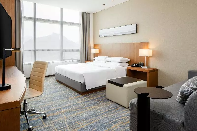 身障者適用キングサイズベッドルーム, Courtyard by Marriott Fort Lauderdale Beach