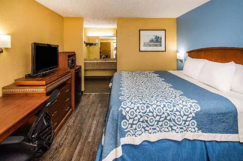 キングサイズベッドのスイートルーム, Days Inn By Wyndham Oak Grove/ft. Campbell
