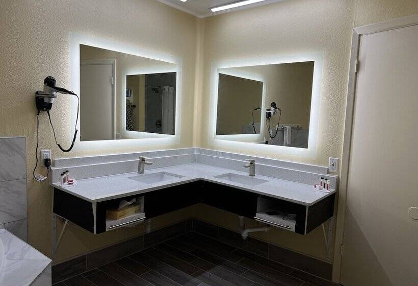 디럭스 스튜디오, Days Inn By Wyndham Suites Fredericksburg