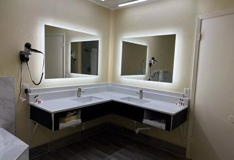 Deluxe-studio, Days Inn By Wyndham Suites Fredericksburg