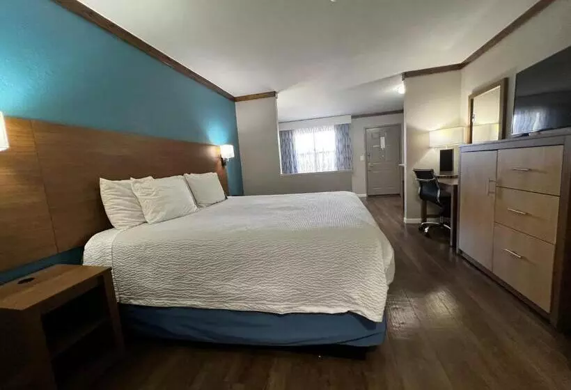Standard-studio King-vuode, Days Inn By Wyndham Suites Fredericksburg