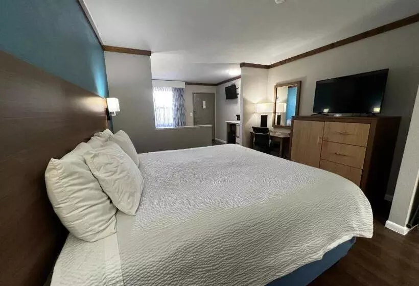 Standard-studio King-vuode, Days Inn By Wyndham Suites Fredericksburg
