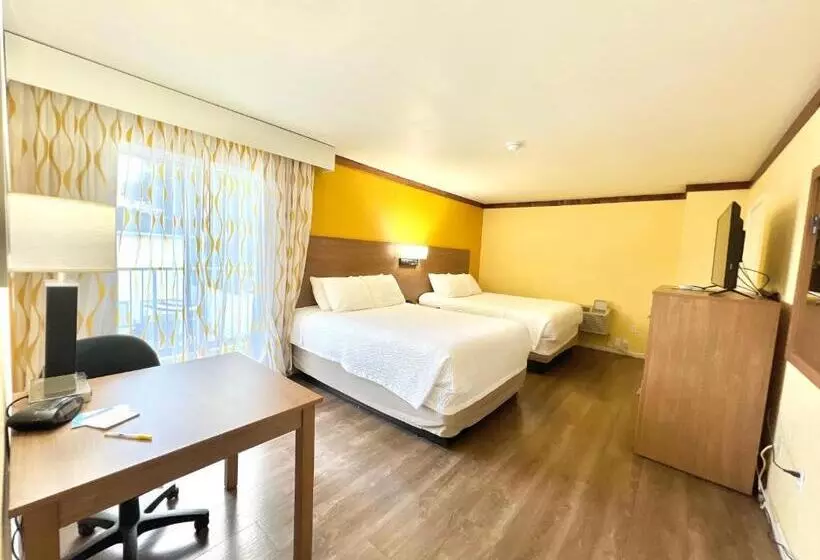 Standard-studio King-vuode, Days Inn By Wyndham Suites Fredericksburg