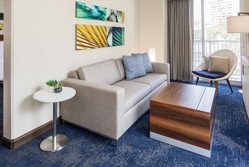 مجموعه ویستا شهر, Hilton Chicago/magnificent Mile Suites