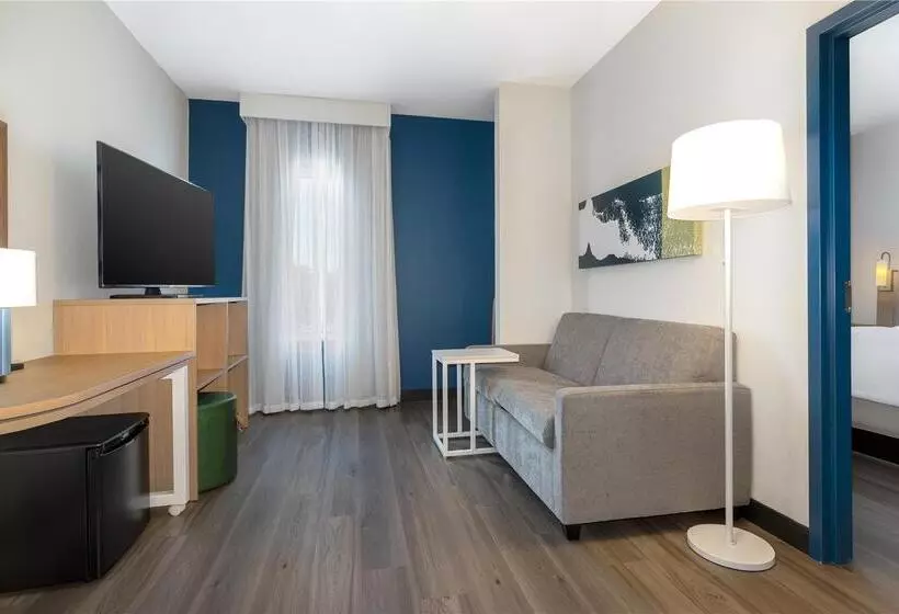 キングサイズベッドのスイートルーム, Hilton Chicago/magnificent Mile Suites