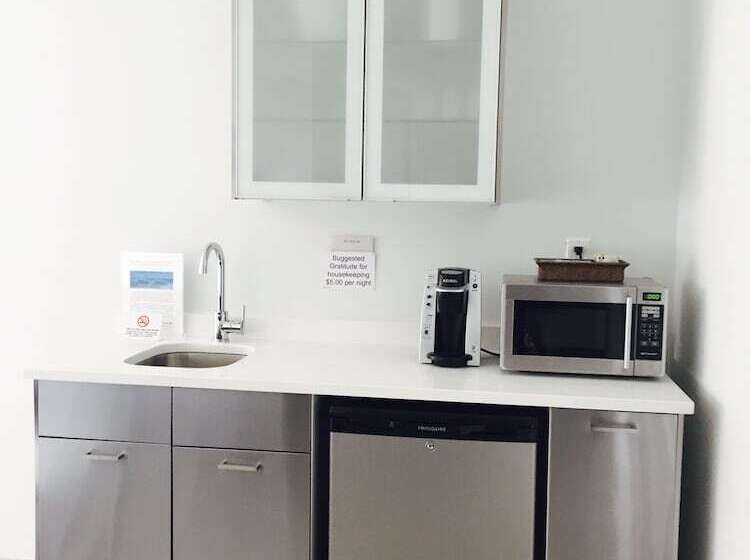 סוויטת 2 חדרי שינה, The Drake Inn