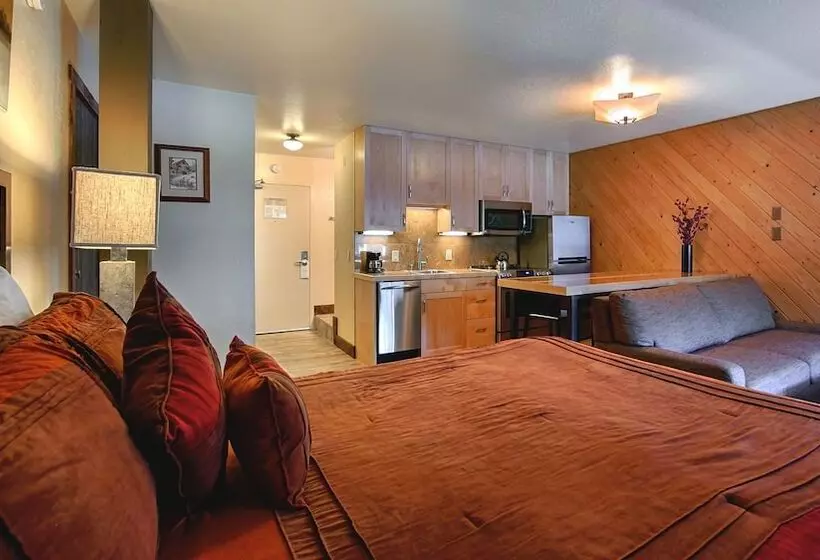 استودیوی لوکس, Donner Lake Village