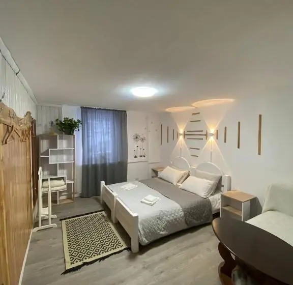 Standard room with outdoor bath, Karpats'kyi Kalejdoskop