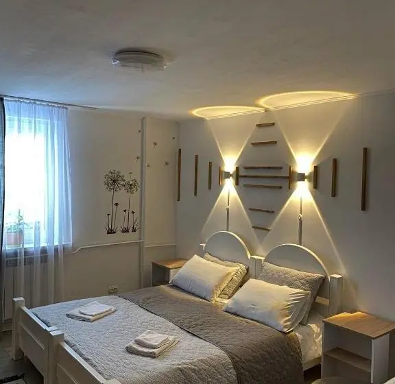 Standard room with outdoor bath, Karpats'kyi Kalejdoskop