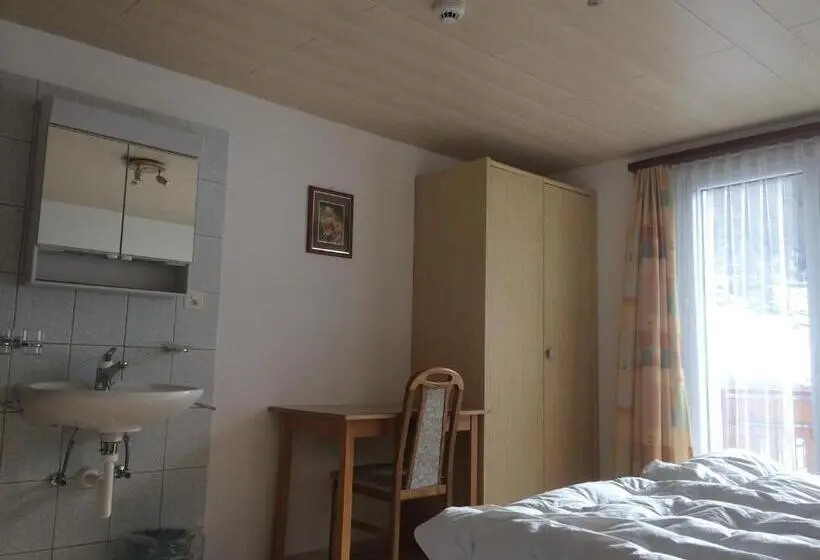 マウンテンビュースタンダードルーム, B&b Haus Granit Saas Grund